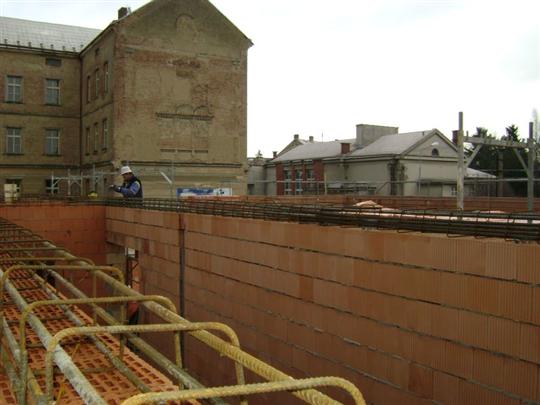 Předmětem projektu je výstavba nové víceúčelové sportovní haly při základní a mateřské škole v Kopidlně. 